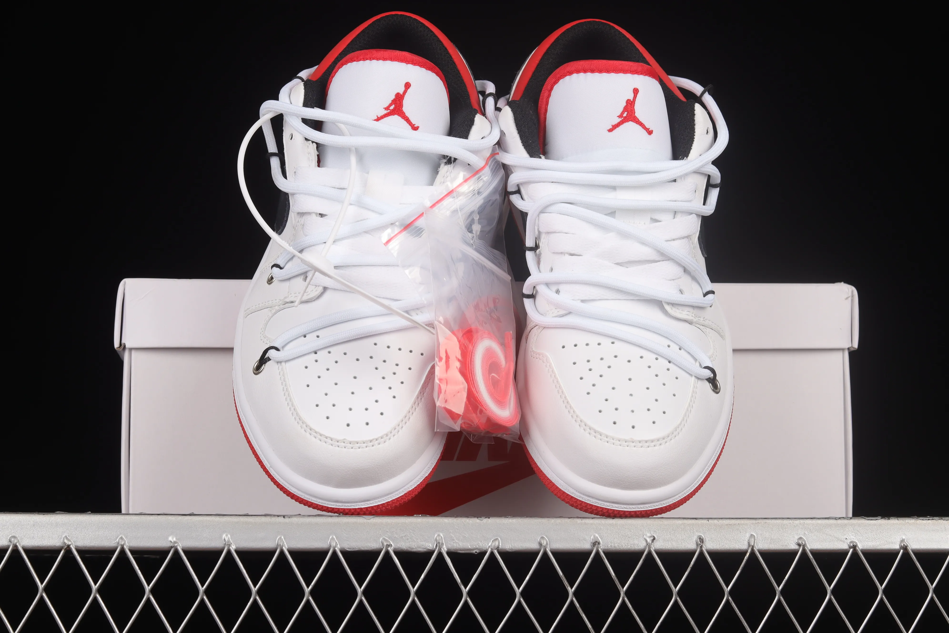 All categories Air Jordan Jordan series basketball shoes Air Jordan 1 Low Air Jordan 1 Low AJ1 Joe 1 customized version Vibe flavor deconstruction sports culture basketball shoes 553558-118